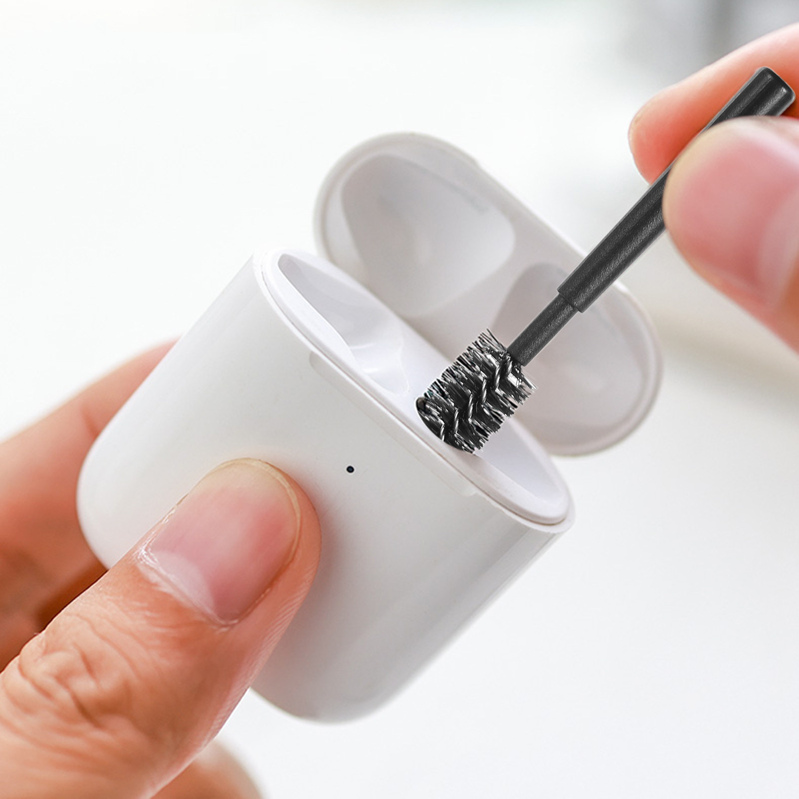 12 قطعة من فرش تنظيف علب سماعا - مراجعة Earbuds Charging Case وسعره